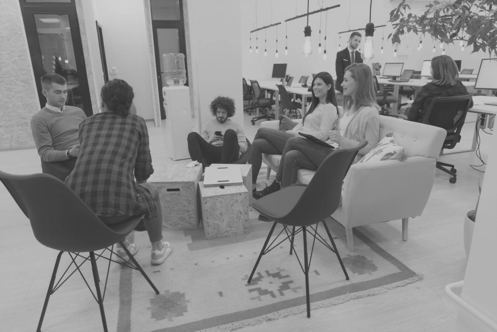 Espace de formation Orixafererivo avec participants en session d'auto-analyse